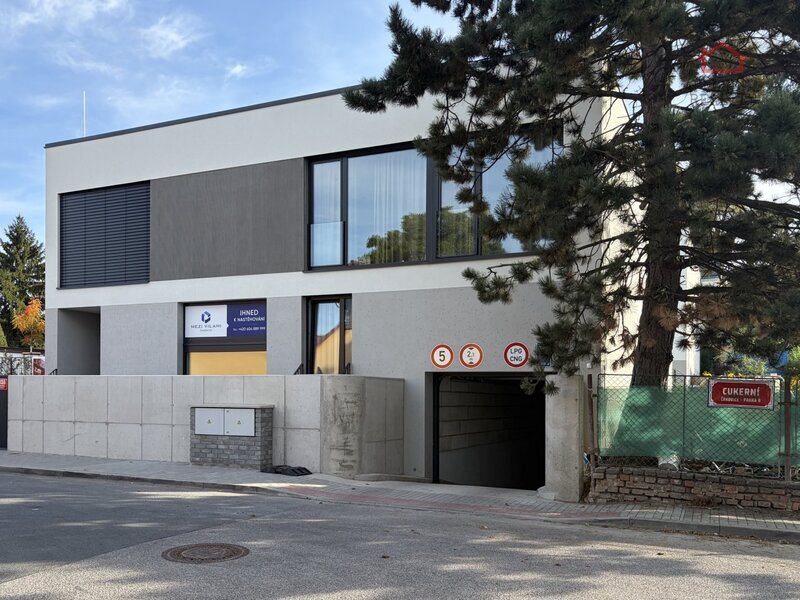 PRAHA 9 - ČAKOVICE, GARÁŽOVÉ STÁNÍ, 12.5 m²